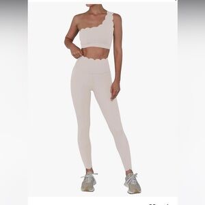 Scalloped High-Waist Cream Leggings